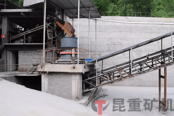 液壓單缸圓錐破碎機現(xiàn)場